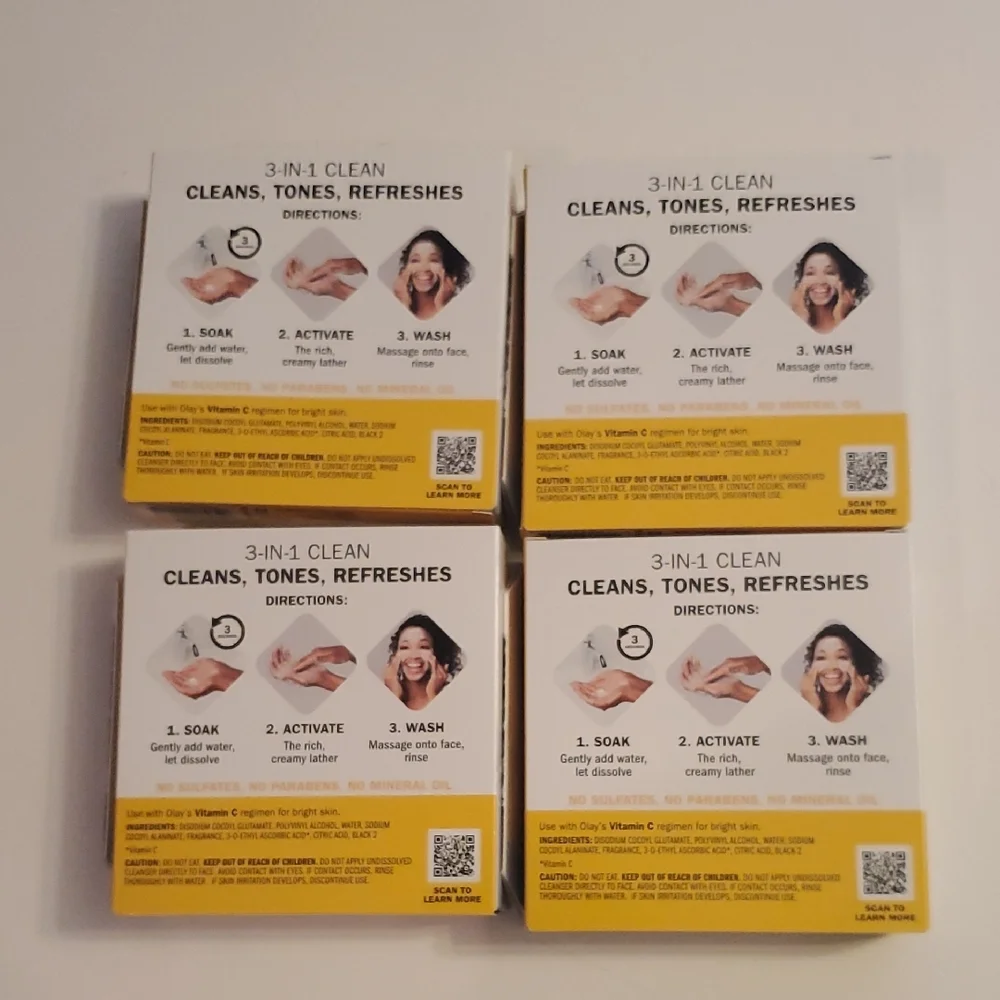 OLAY Cleansing Melts Daily Facial Cleanser with Vitamin C - White and Yellow